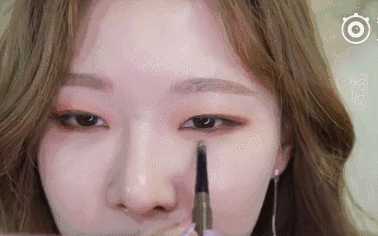 内双眼皮画眼妆技巧 先画眼妆还是先贴双眼皮贴