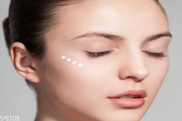 先用水还是眼霜