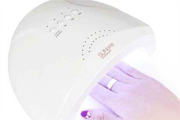 美甲灯是紫外线吗