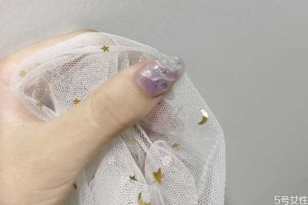 甲油加固胶在第几层涂 甲油加固胶在第几层涂