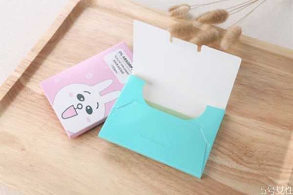 吸油纸会使皮肤缺水吗?吸油纸光滑的一面吸油吗 吸油纸会使皮肤缺水吗?吸油纸光滑的一面吸油吗