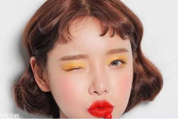 化妆时脸上贴的一层皮是什么？