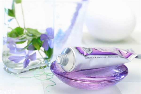 牙膏洗脸的正确方法 用牙膏洗脸六大好处