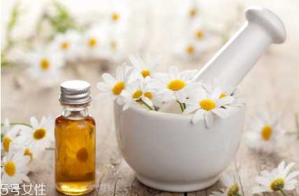 长痘痘可以用精油吗