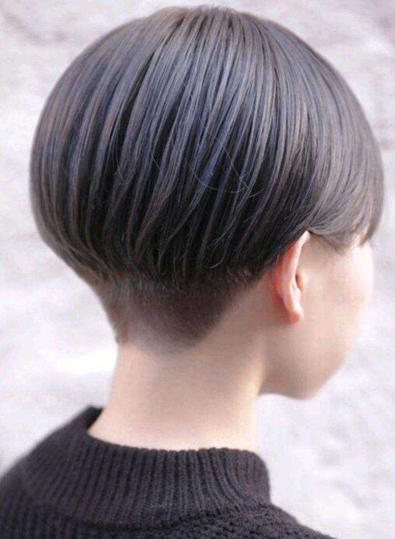 夏季女士短发这样剪，后脖推起来真时尚，看着很心动 