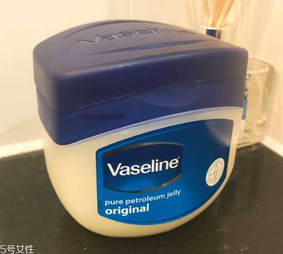 润唇膏怎么挑选？润唇膏注意事项