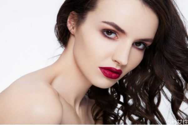 眼影亮粉怎么洗掉?眼影的小细闪怎么卸不掉 眼影亮粉怎么洗掉?眼影的小细闪怎么卸不掉