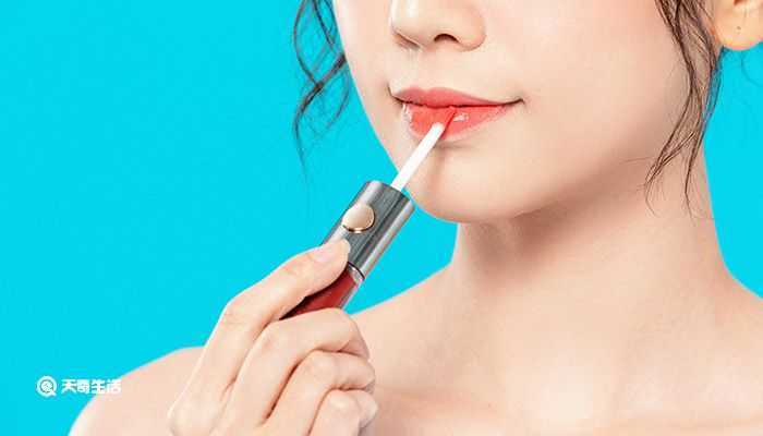 唇部掉痂了还用修复剂吗 唇部掉痂了还用修复剂吗