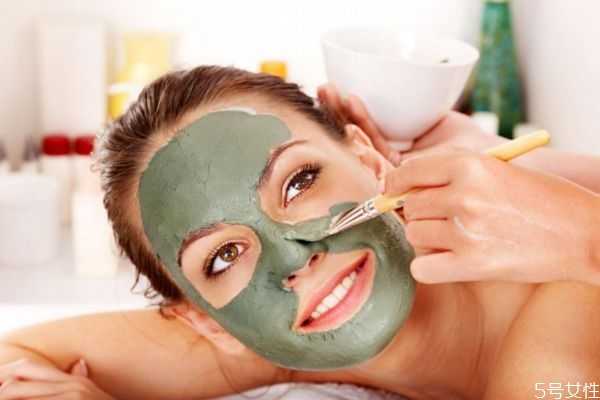 涂了精华还可以敷面膜吗？敷面膜好处多还是坏处多