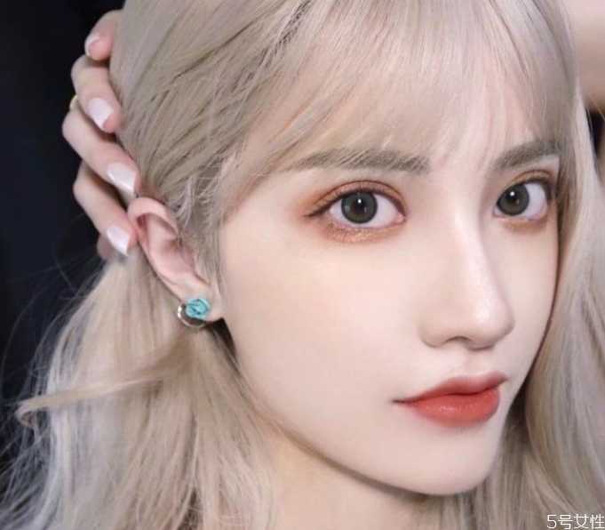 美瞳环状花纹适合什么人 美瞳环状花纹适合什么人