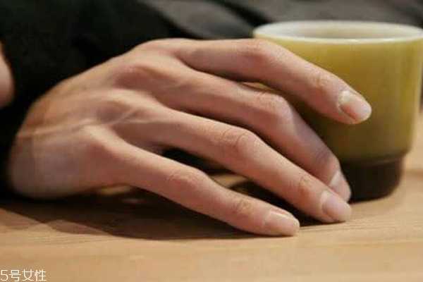 冬天手很粗糙怎么办 冬天手很粗糙怎么办