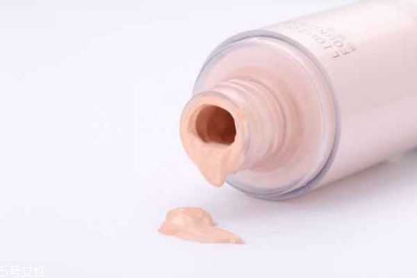 粉底液伤皮肤吗？长期用粉底液危害