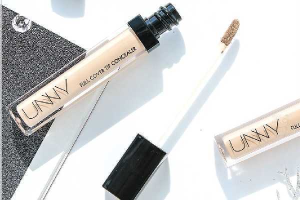 遮瑕液和遮瑕膏哪个遮瑕效果好 遮瑕液和遮瑕膏哪个遮瑕效果好