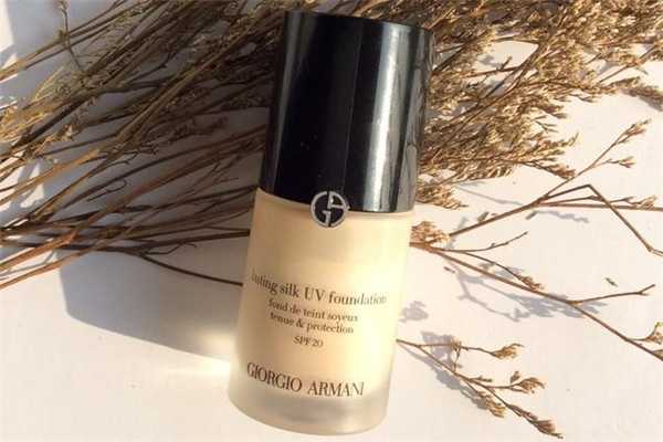 阿玛尼纯净持妆粉底液好用吗?适合什么肤质 阿玛尼纯净持妆粉底液好用吗?适合什么肤质