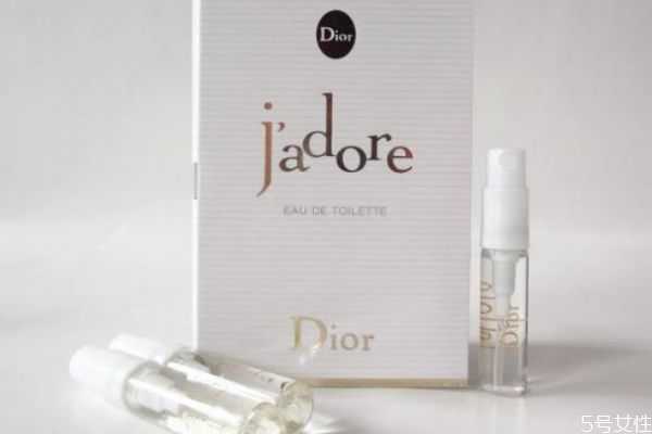 1ml香水小样怎么打开 香水小样的正确使用方法 1ml香水小样怎么打开 香水小样的正确使用方法