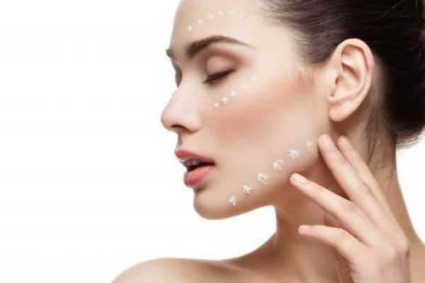 晚上用乳液好还是霜好