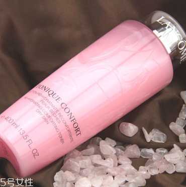 干性皮肤适合什么爽肤水?干性皮肤的成因 干性皮肤适合什么爽肤水?干性皮肤的成因