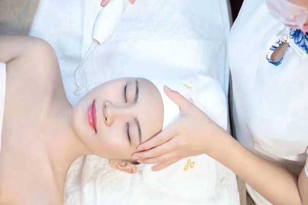 去角质是早上好还是晚上好