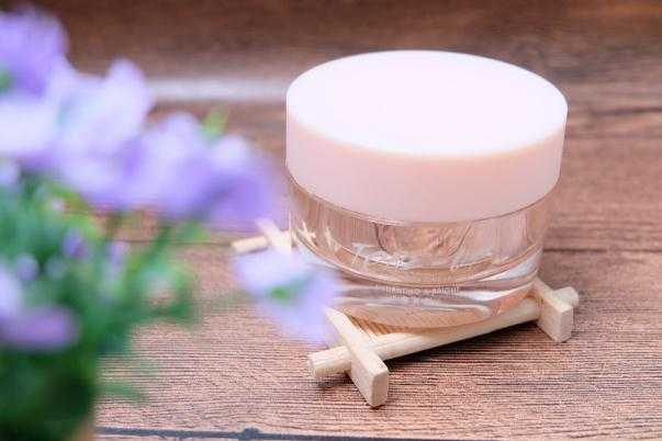 素颜霜要用卸妆水卸吗 素颜霜要定妆粉么