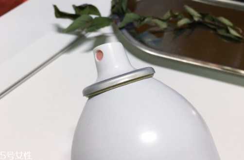 依云喷雾和雅漾喷雾哪个好？雅漾喷雾和依云喷雾的区别