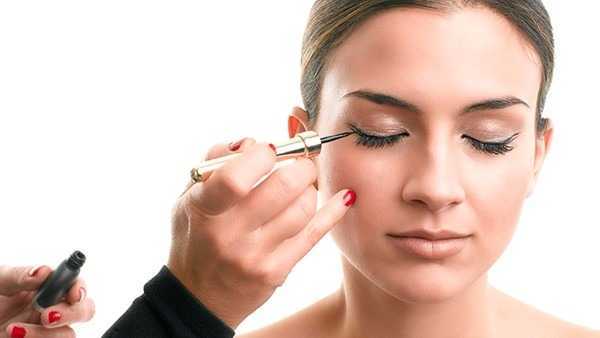 眼霜的正确使用方法步骤 眼霜的正确使用手法和使用误区