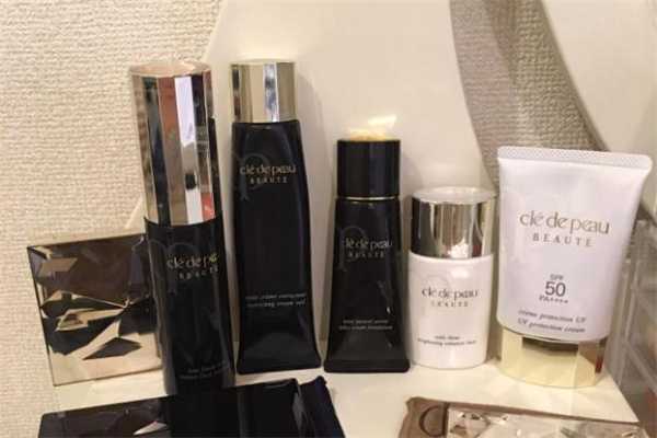 cpb钻光粉底液适合干皮吗？cpb钻光粉底液保质期