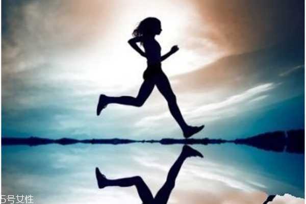 脸上长痘痘可以用酒精消毒吗 正确排毒是关键