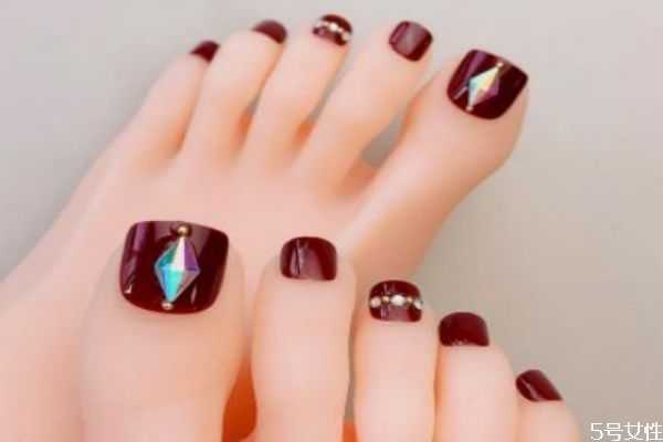 贴甲片洗头会掉吗?贴甲片多久碰水 贴甲片洗头会掉吗?贴甲片多久碰水