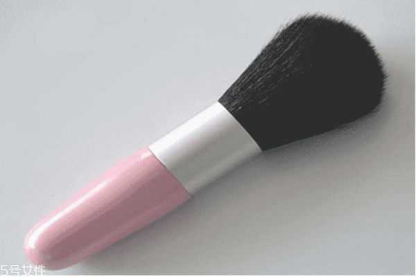 散粉刷是什么？用什么代替散粉刷