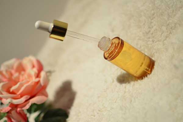 相宜本草精萃油怎么用？