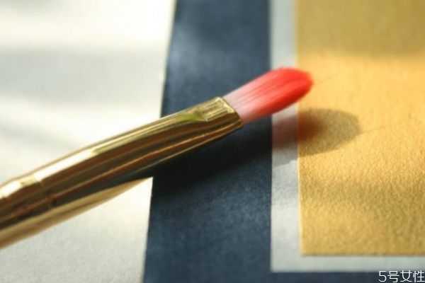 新唇刷应该怎么使用?唇刷如何挑选 新唇刷应该怎么使用?唇刷如何挑选