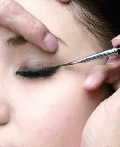 眼线是画在哪个位置的？