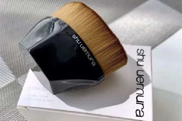 植村秀粉底刷的正确使用方法