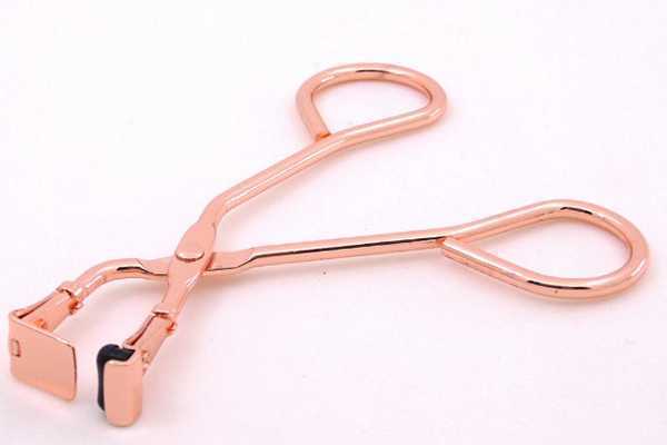 睫毛夹时先夹还是先涂睫毛膏 睫毛夹时先夹还是先涂睫毛膏