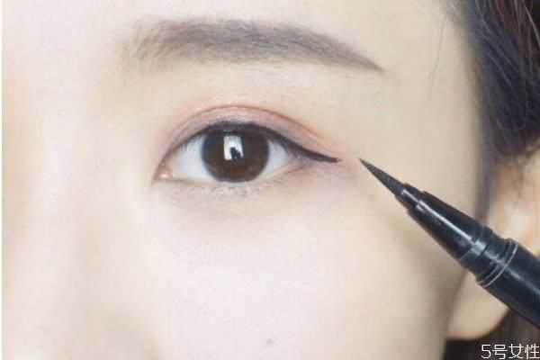 眼线怎么画自然？眼线怎么画好看