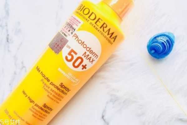 五款高口碑的防晒喷雾