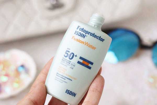 儿童防晒霜直接涂脸上吗 儿童防晒霜直接涂脸上吗