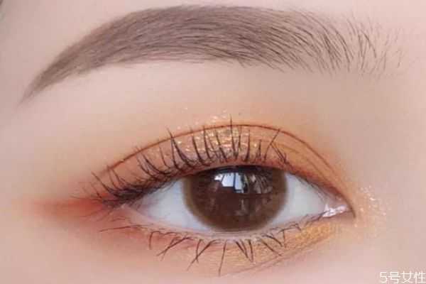 tf眼影好还是香奈儿好？香奈儿和tf是一个档次吗