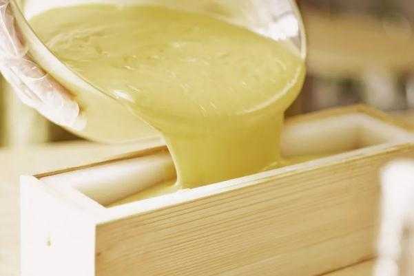 用手工皂洗脸毛孔会变大吗