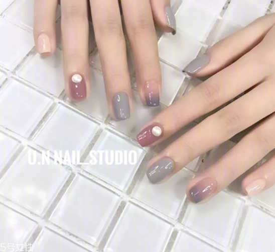 清新色块撞色美甲怎么做? 清新色块撞色美甲怎么做?