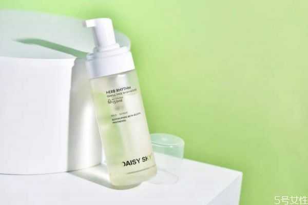 洁面是次数越多越干净吗？碱性洗面奶对皮肤有伤害吗