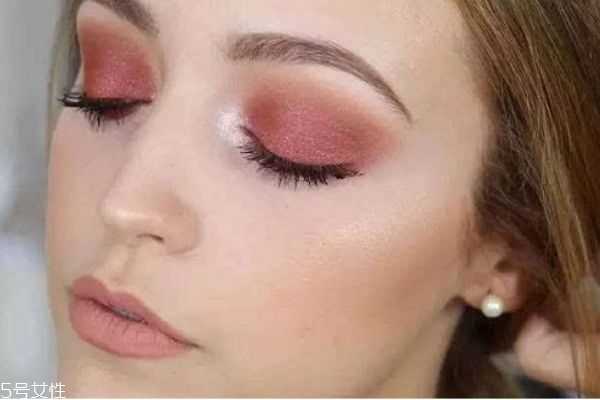 秋天适合的妆容有哪些?适合秋天的妆容 秋天适合的妆容有哪些?适合秋天的妆容