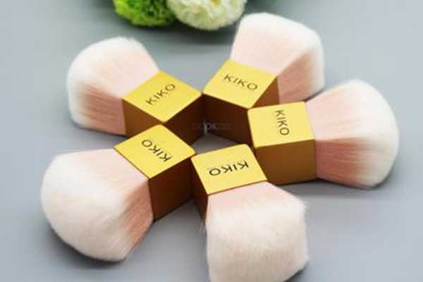 适合新手用的腮红刷有哪些?三款适合新手用的腮红刷推荐 适合新手用的腮红刷有哪些?三款适合新手用的腮红刷推荐