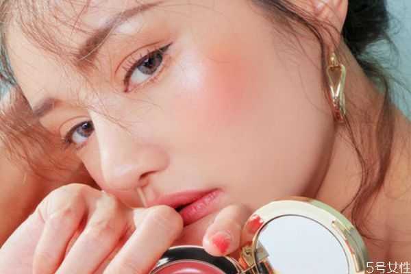 口红当腮红有害处吗？为什么口红不能当腮红
