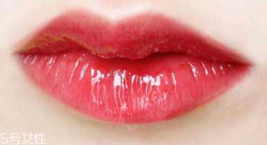高光口红适合什么妆容？