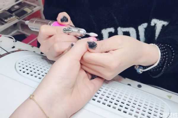 美甲多长时间需要卸掉？美甲做了多久就要卸