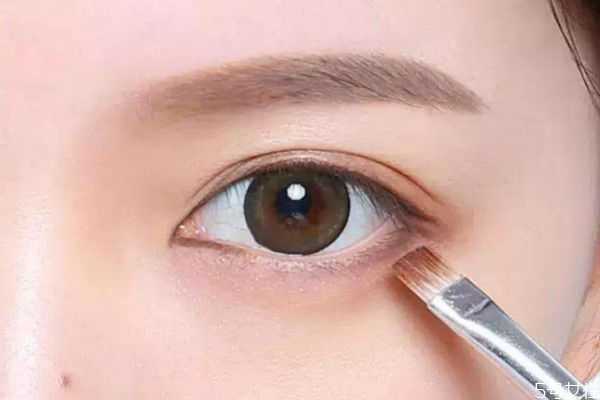 如何遮住痘痘？脸上的痘痘怎么化妆遮住