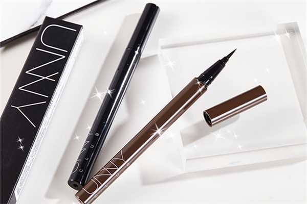 眼线笔要用卸妆水还是卸妆油 眼线笔要用卸妆水还是卸妆油