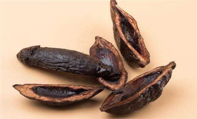 槟榔中间黑色的膏是什么