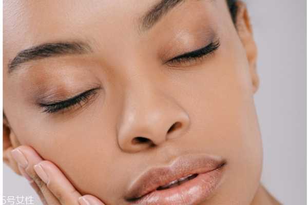 乳液和精华先后顺序 乳液和精华先后顺序